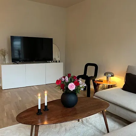 Centrally In A Charming And Peaceful Neighborhood Апартаменты *