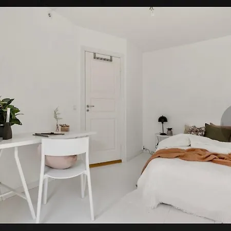 Centrally In A Charming And Peaceful Neighborhood Апартаменты *