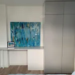 Centrally In A Charming And Peaceful Neighborhood Apartmán