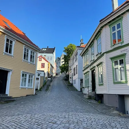 Centrally In A Charming And Peaceful Neighborhood Apartmán Bergen