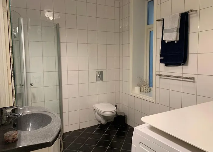 Centrally In A Charming And Peaceful Neighborhood דירה